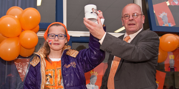 Herinneringsbeker voor basisschoolkinderen op het eiland