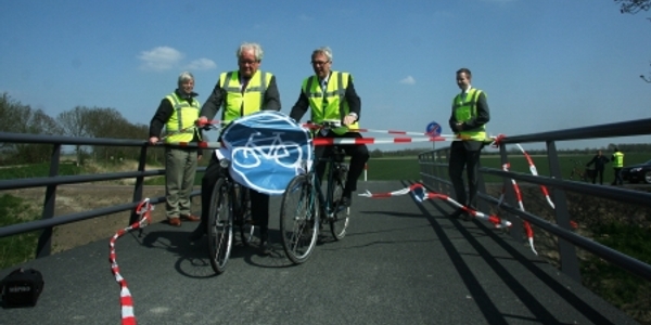 Nieuwe fietsbrug over havenkanaal Dirksland