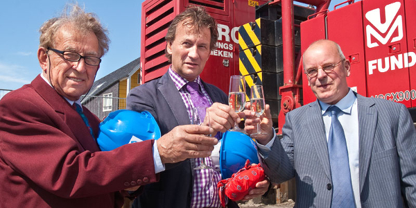 Eerste paal nieuwbouw Dorpstienden in Ouddorp