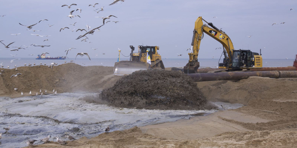 Meer zand voor het strand Brouwersdam