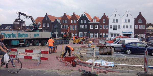 Werkzaamheden herinrichting Dorpstienden halverwege