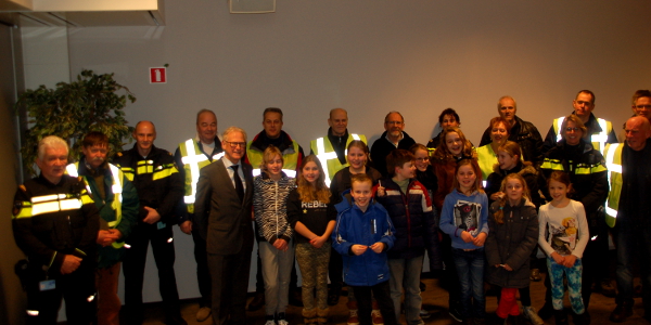 Burgemeester loopt mee met buurtpreventieactie met schoolkinderen