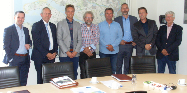 Ondertekening overeenkomst verkoop onroerend goed gemeente Goeree-Overflakkee