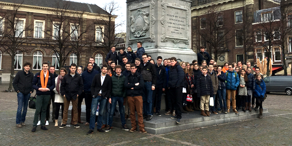 SGP-jongeren Goeree-Overflakkee op excursie in Den Haag