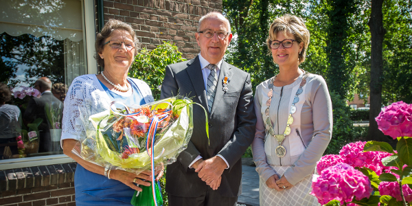 vml. Wethouder A.C. Lokker (SGP) Koninklijk onderscheiden