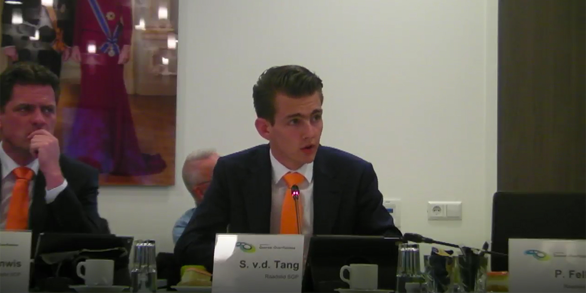 ‘Maidenspeech’ van der Tang over voetbalaccommodaties