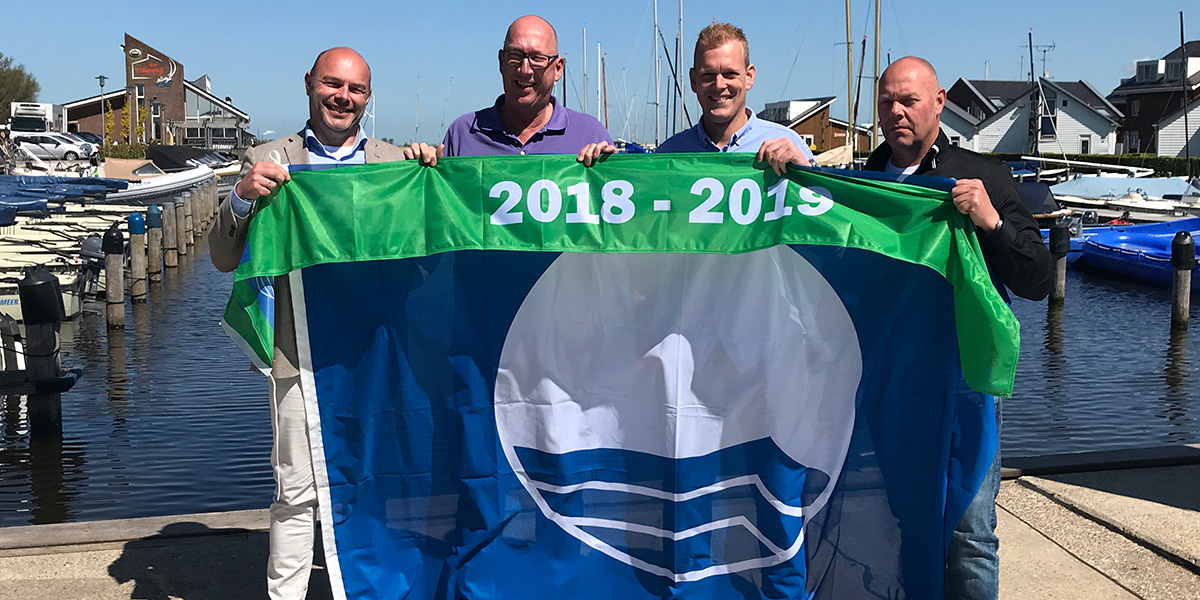 Acht Blauwe Vlaggen en een Groene Wimpel