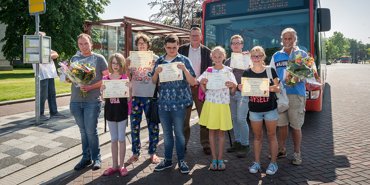 Deelnemers van het project De Reiskoffer ontvangen certificaat