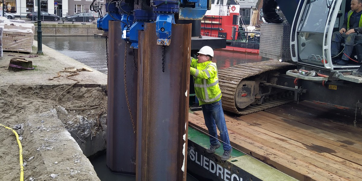 Nieuwe damwanden voor Havenkom Middelharnis