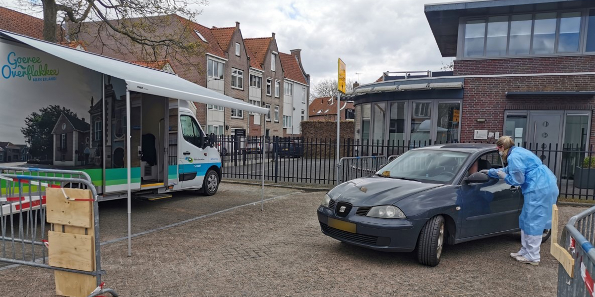 Nu ook Corona testen vanuit auto bij eilandelijk ziekenhuis