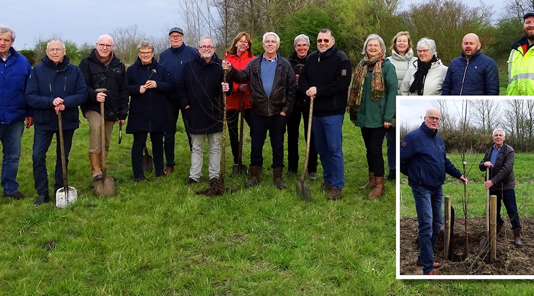 Breederveld en Van der Boom planten een ‘SGP-boom’.