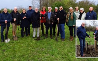 Breederveld en Van der Boom planten een ‘SGP-boom’.