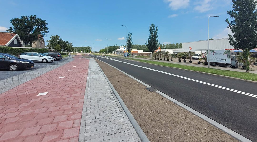 Oude-Tonge wordt eerste dorp op Goeree-Overflakkee waar bromfietsers op de rijbaan moeten rijden