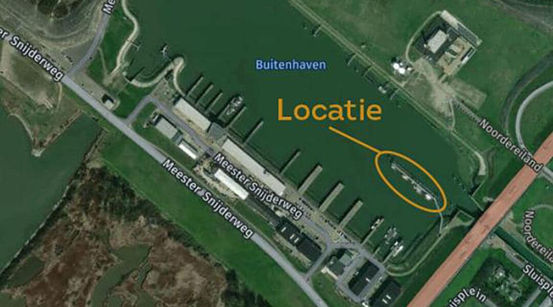 Schip crisisnoodopvang op andere ligplaats in Buitenhaven Stellendam