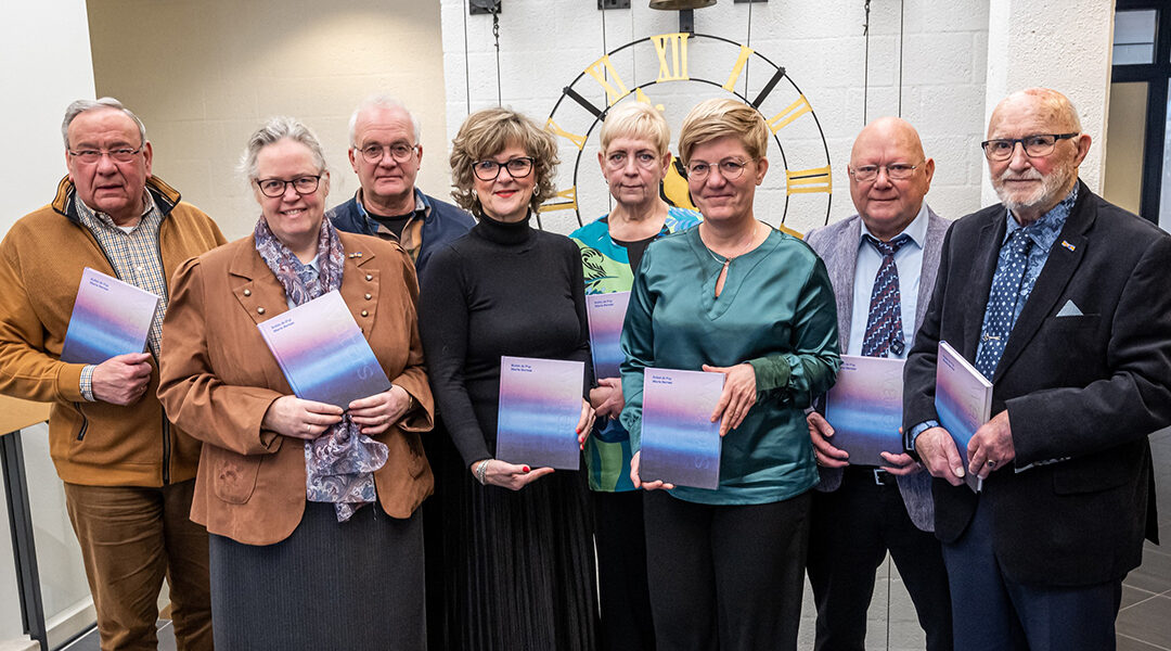 Gemeente bedankt organisatoren herdenkingen Ramp met nieuw boek