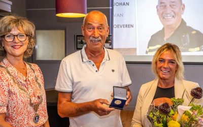 Gemeentepenning voor Wijkagent Johan van Oeveren