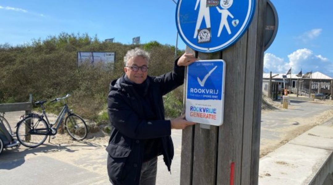 Gemeente Goeree-Overflakkee maakt strand Brouwersdam rookvrij