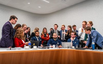 Tweede Kamerlid voor een dag? Aart en Bart deden mee met het Jongerenparlement!