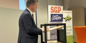 Opening door Huibert Slingerland